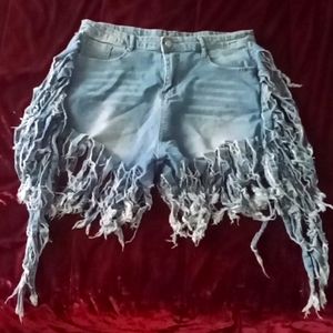 Size 3x runs small, can fit 1X, Jean Shorts with fringe on the sides and bottom.